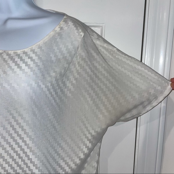 Oversized white silk houndstooth t shirt blouse - Picture 3 of 4